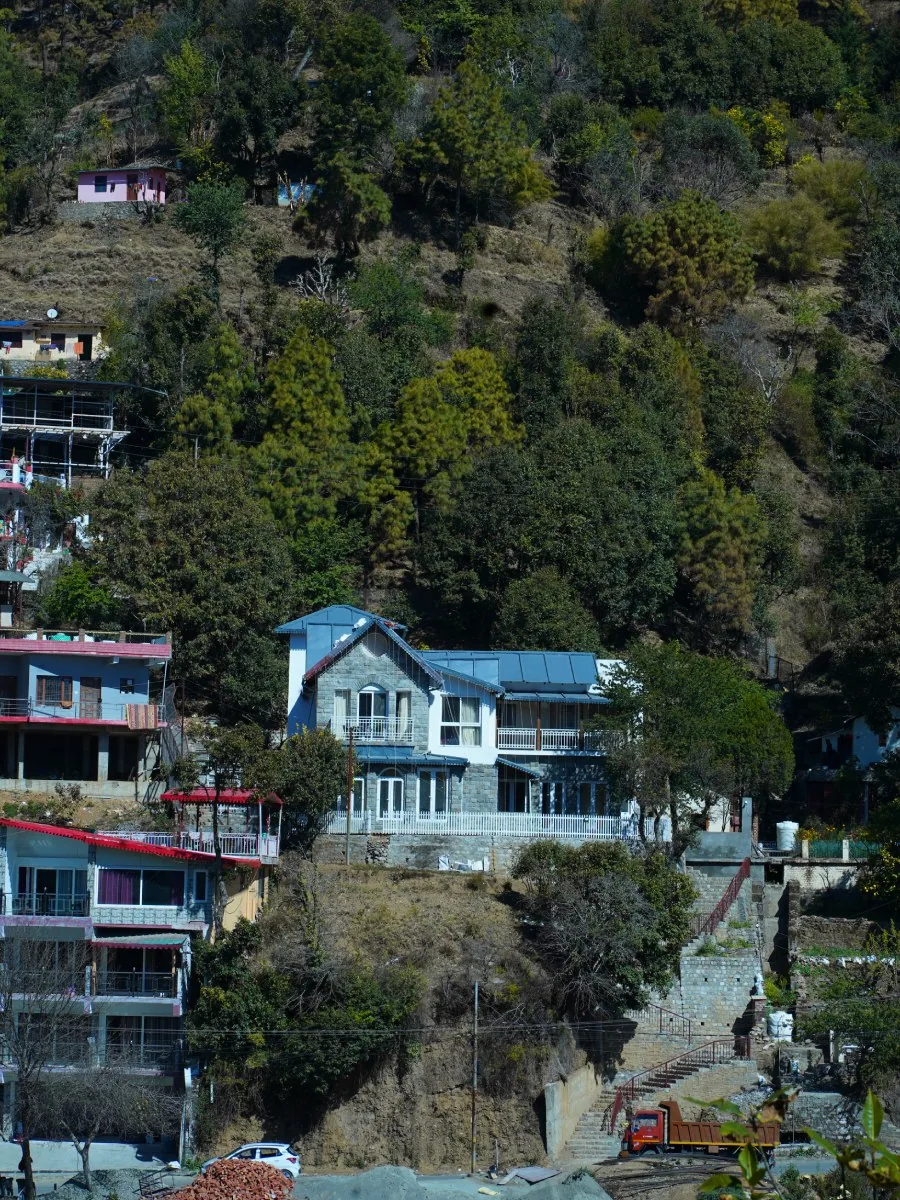 Casa De Bello resort entrance, Bhowali