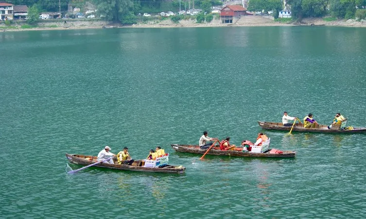Kayaking on Nainital lake